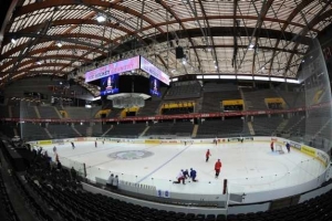 Hala v Bernu, dějiště zápasů play-off šampionátu.