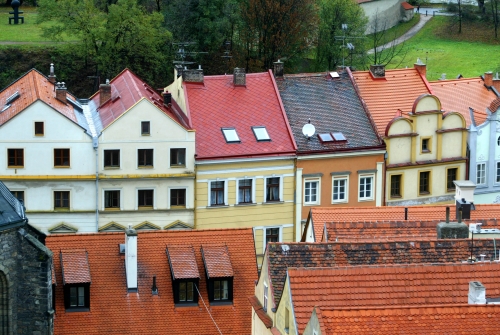 Radnice v Pardubicích plánuje prodat asi tisícovku obecních bytů. Radnice v Pardubicích plánuje prodat asi tisícovku obecních bytů.