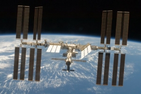 Kvůli početnější posádce už na ISS nebudou létat vesmírní turisté.
