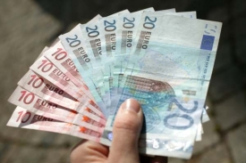 Podle inspekce brala dvojice policistů úplatky. Podle inspekce brala dvojice policistů úplatky.