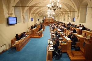 Senát projedná zrušení televizních poplatků.