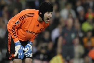 Gólman fotbalistů Chelsea Petr Čech si finále Ligy mistrů nezahraje.