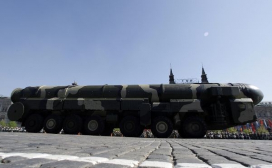 Na Rudém náměstí se objevily strategické rakety Topol-M...