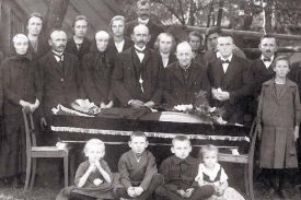 Pohřeb kolem roku 1910.