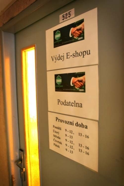 Neobvyklé nebyly ani stotisícové vklady.