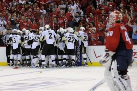 Hokejist&eacute; Pittsburghu se raduj&iacute; z v&yacute;hry nad Washingtonem.