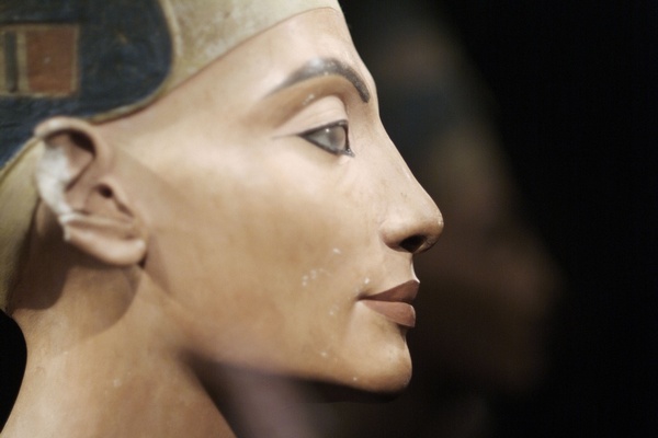 Jedno z nejslavnějších egyptských uměleckých děl je možná podvrh. Jedno z nejslavnějších egyptských uměleckých děl je možná podvrh.