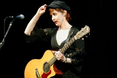 Suzanne Vega se vrací do Česka. Suzanne Vega se vrací do Česka.