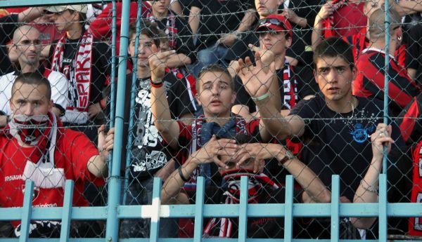 Fanoušci Trnavy při utkání v Nitře, které bylo předčasně ukončeno. Fanoušci Trnavy při utkání v Nitře, které bylo předčasně ukončeno.
