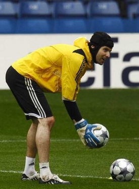 Brankář Petr Čech souhlasí s nasazením videorozhodčích. Brankář Petr Čech souhlasí s nasazením videorozhodčích.