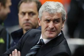 Tren&eacute;r Manchesteru City Mark Hughes.