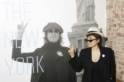 Yoko Ono na newyorské výstavě. Yoko Ono na newyorské výstavě.