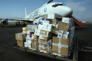 Zbraně nebo humanit&aacute;rn&iacute; pomoc? Možn&eacute; je oboj&iacute;.