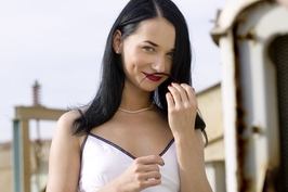 Sandra Nováková bude číst z novely Saskii De Coster Hrdina.