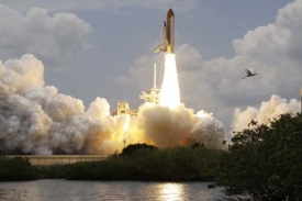 Start raketoplánu Atlantis z Mysu Canaveral.
