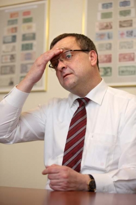 Poslanci také schválili Kalouskův návrh změny rozpočtových pravidel. Poslanci také schválili Kalouskův návrh změny rozpočtových pravidel.