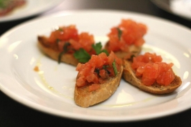Bruschetta s rajčaty.