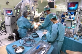 Netradičn&iacute; operac&iacute; zachr&aacute;nili l&eacute;kaři pacientovi život.