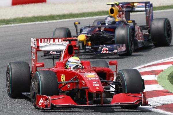 Budou se červené vozy stáje Ferrari po okruzích prohánět i příští rok? Budou se červené vozy stáje Ferrari po okruzích prohánět i příští rok?