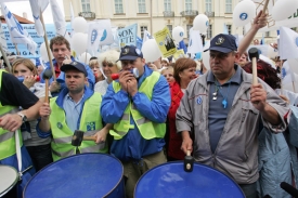 Demonstranti přijeli na akci patřičně vybavení.