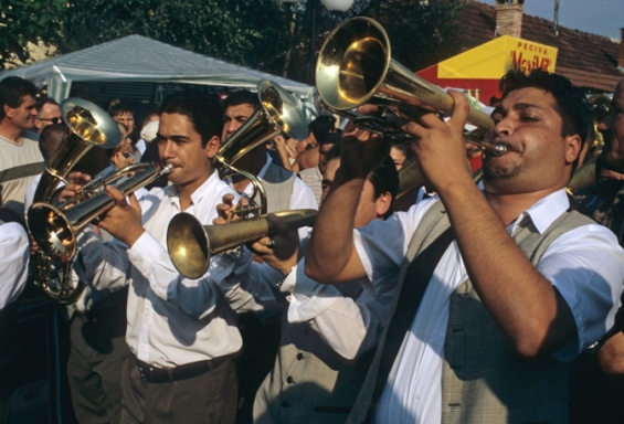 Raději než filharmonii má prý srbský stát raději dechovku (je skvělá). Raději než filharmonii má prý srbský stát raději dechovku (je skvělá).