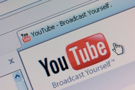 Kandidáti poprvé masivněji využívají YouTube pro své politické agitky.