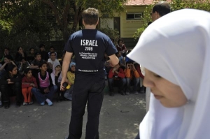 Na nejasné hranici mezi izraelskými osadami a Palestinou kvete zločin.