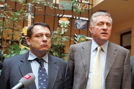 Fischer bude programové prohlášení konzultovat i se stranami. Fischer bude programové prohlášení konzultovat i se stranami.