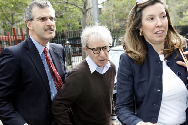 Woody Allen dorazil k soudu v americkém New Yorku. Woody Allen dorazil k soudu v americkém New Yorku.