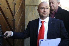 Ministr Barták si pozval na ministerstvo exšéfa NBÚ Mareše.