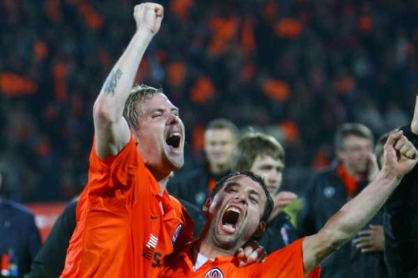 Takhle Tomáš Hübschman (vlevo) slavil postup do finále Poháru UEFA.