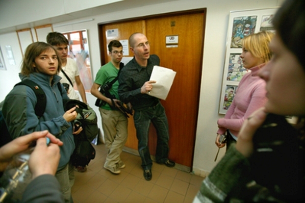 Absolventi mají sice odbornou zkušenost, soft skills jim však scházejí