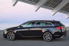 Opel Insignia Sports Tourer OPC má 325 koní jako sedan.