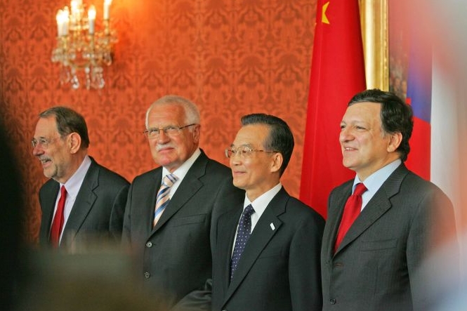 Summit EU-Čína. Zleva: Solana, Klaus, Wen Ťia-pao a Barroso.