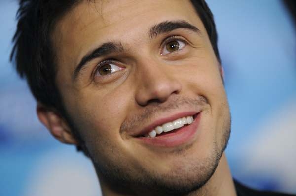 Kris Allen je osmým vítězem soutěže American Idol. Kris Allen je osmým vítězem soutěže American Idol.