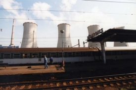 Poslední ze čtyř bloků elektrárny byl odstaven k půlnoci.