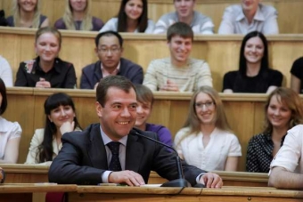 Prezident Medvděv se před summitem setkal se studenty v Chabarovsku.