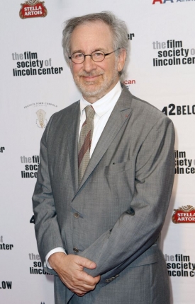 Producentem filmu je Steven Spielberg