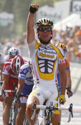 Mark Cavendish v reakci na vítzství v cílové rovince. Mark Cavendish v reakci na vítzství v cílové rovince.
