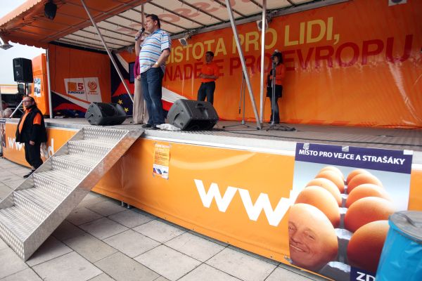 ČSSD na útoky zareagovala rychle: billboardovými vejci míří na ODS.