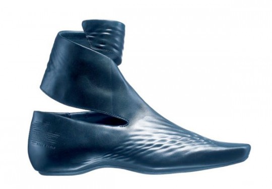 Vesmírné galoše navrhla Zaha Hadid pro firmu Lacoste. Vesmírné galoše navrhla Zaha Hadid pro firmu Lacoste.