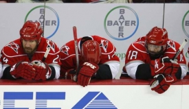Na střídačce Hurricanes vládla pohřební nálada.