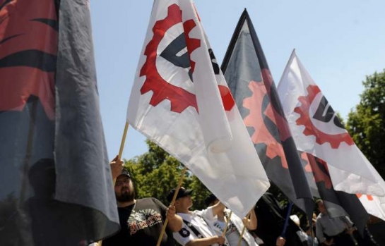 Zhruba šedesát radikálů se sešlo v Praze na Palackého náměstí. Zhruba šedesát radikálů se sešlo v Praze na Palackého náměstí.