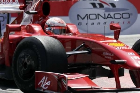 Monopost stáje Ferrari na okruhu v Monte Carlu. Monopost stáje Ferrari na okruhu v Monte Carlu.