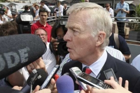 Prezident F1 Max Mosley odpov&iacute;d&aacute; na ot&aacute;zky v Monte Carlu.