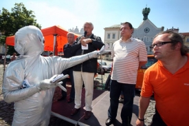 Jiří Paroubek se marťany nebavil, ale Richard Falbr je ocenil.