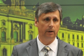 Premiér Fischer s Vlčkem domluvil termín, neděli po eurovolbách.