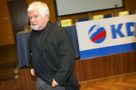 Petr Pithart inicioval st&iacute;žnost proti n&aacute;hubkov&eacute;mu z&aacute;konu.