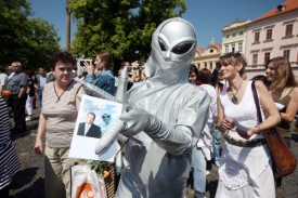 Na pondělní akci ČSSD přiletěli i Marťani.