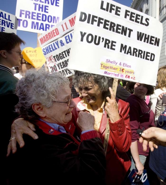 Zklamání. Demonstrace homosexuálů před soudní budovou ve Frisku.